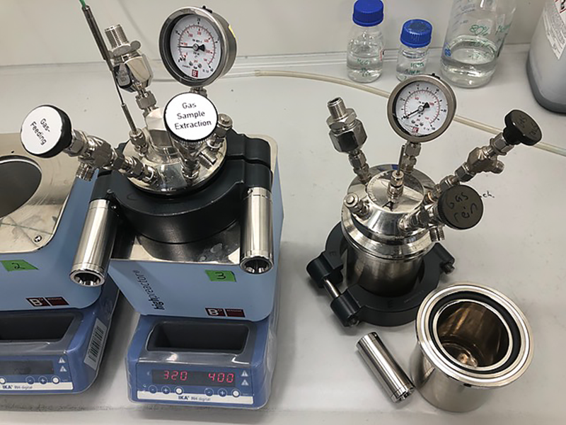 Photograph of a benchtop chemical reactor.